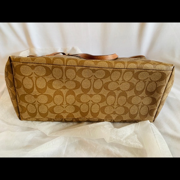 ❌SOLD❌Coach signature canvas tote - Picture 6 of 10